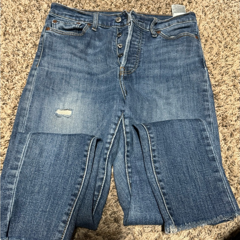 Women’s Levi’s button up jeans